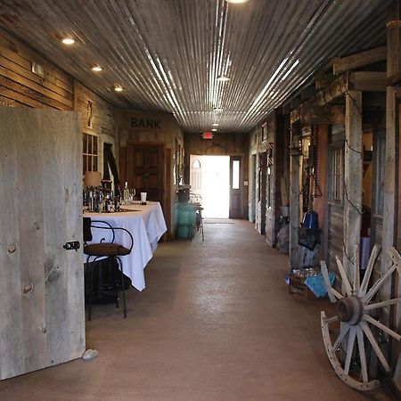 Monster Lake Ranch Hotel Cody Exterior photo