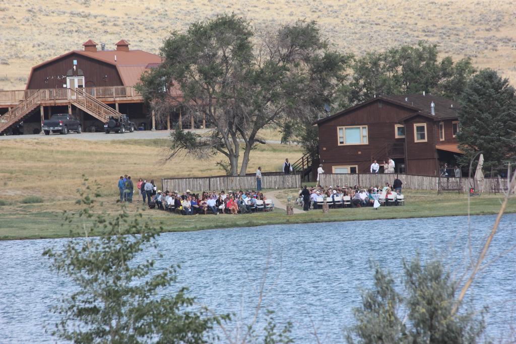 Monster Lake Ranch Hotel Cody Exterior photo