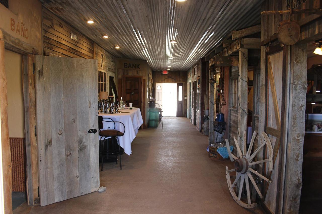 Monster Lake Ranch Hotel Cody Exterior photo